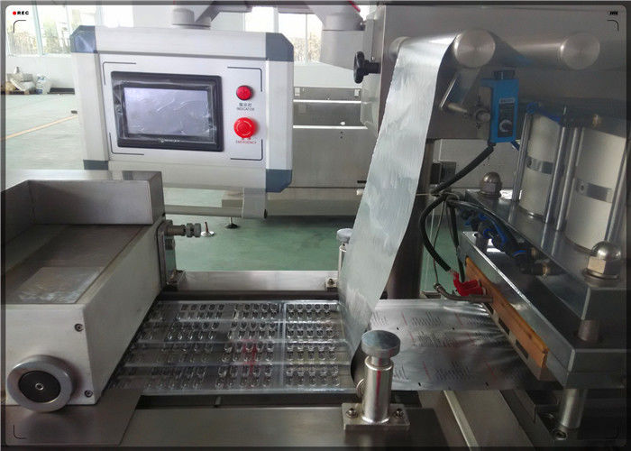 High Speed Pharmaceutical Blister Packaging Machines With Servo Motor Driving