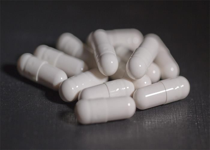 Auto Powder Pellets Hard Capsules Filling Machine Fully Enclosed Type