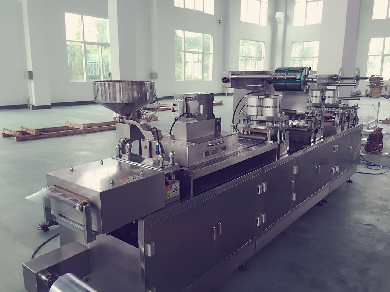 Auto Blistering Machine Automatic Blister Packing Machine With PLC Controller